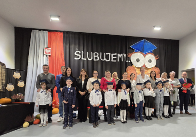 ślubowanie pierwszaków z SP w Zajeziorzu