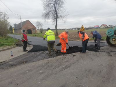 Kończymy realizację inwestycji polegającej na  „ Przebudowie drogi w miejscowości Zajeziorze”.