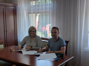 Podpisano umowę dotyczącą wykonania zadania inwestycyjnego pn.: „Budowa sieci kanalizacji sanitarnej i oczyszczalni ścieków w miejscowości Sumin”. 