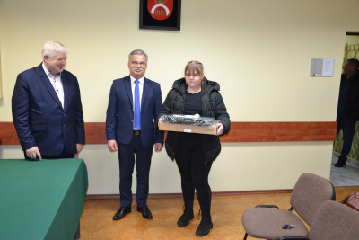 uroczyste wręczenie laptopów