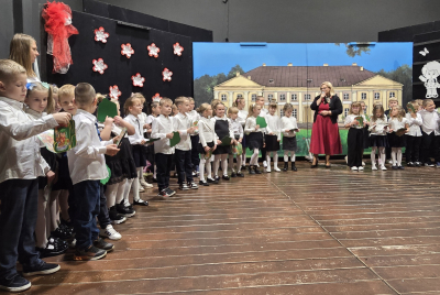 ślubowanie pierwszaków z SP w Kikole