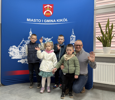 Przedszkole "Promyczek" z przedświąteczną wizytą w UMiG Kikół