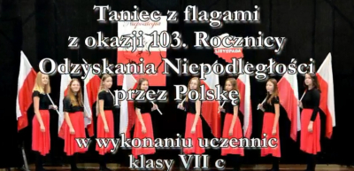 Taniec z flagami w wykonaniu uczennic kl. VII &quot;c&quot; SP. w Kikole