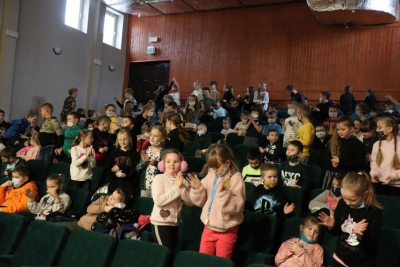 W Kikole odbywają się cyklicznie audycje muzyczne dla dzieci, podczas których zaprzyjaźniają się one z muzyką klasyczną. W styczniu miały okazję poznać kolejne prawdziwe arcydzieło „Karnawał zwierząt”.