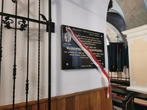 Odłonięcie tablicy upamiętniającej prof. dr nauk med. Włodzimierza Fijałkowskiego w Trutowie