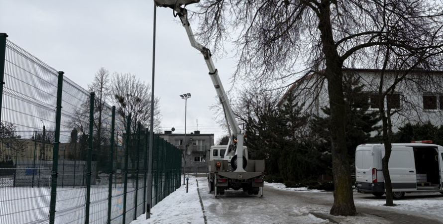 Wymiana oświetlenia zewnętrznego na boiskach...