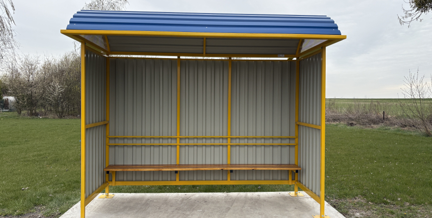 Nowa wiata przystankowa w Suminie